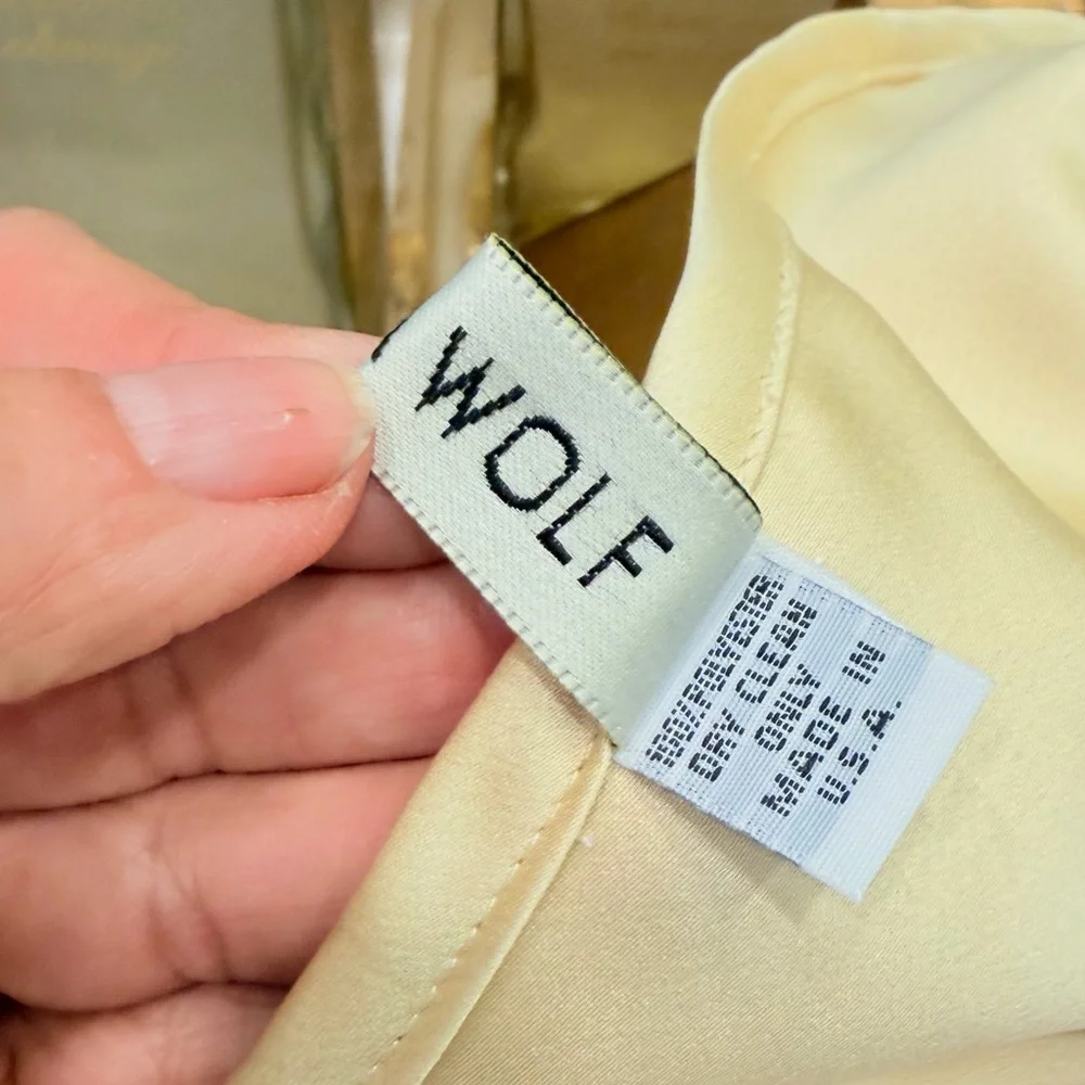 Ilana Wolf NWT Cream Satin Evening Wrap w/ Silk Flower Embellishment. Gorgeous! - Picture 11 of 16